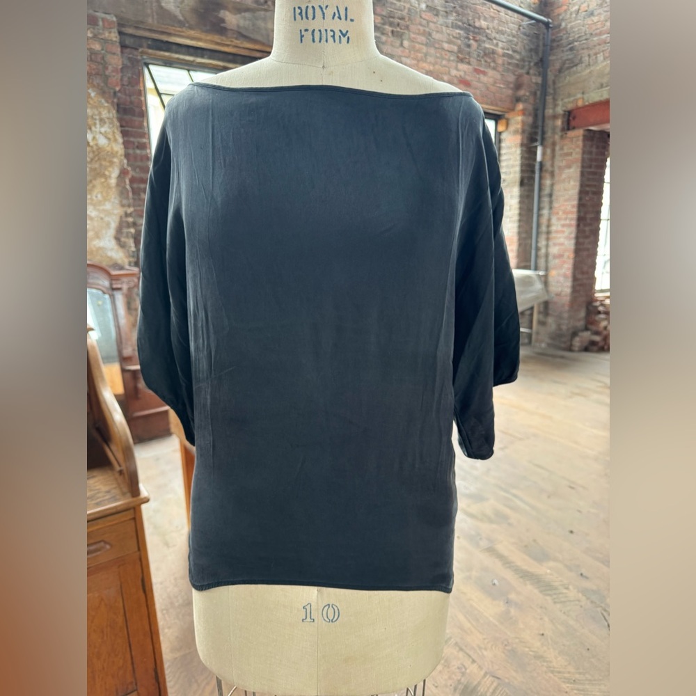 DKNY top